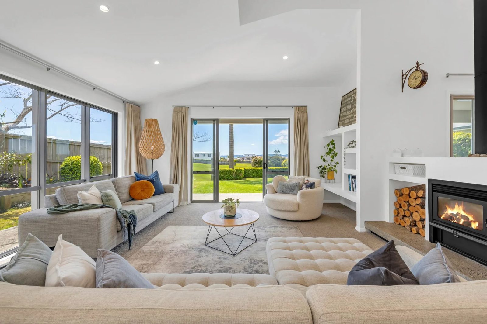 9 Intrepid Crescent, Beachlands, photo 2