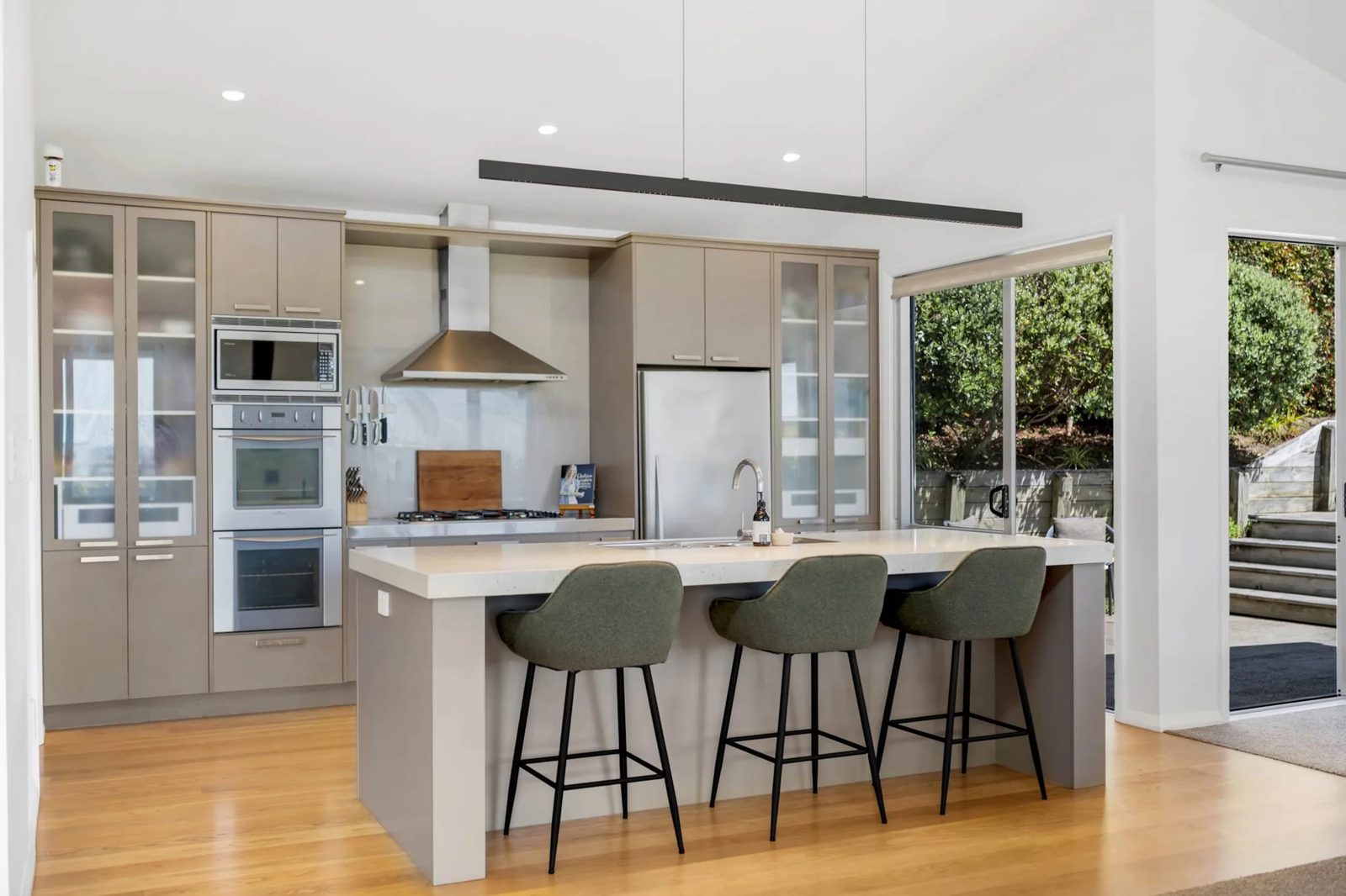 9 Intrepid Crescent, Beachlands, photo 3