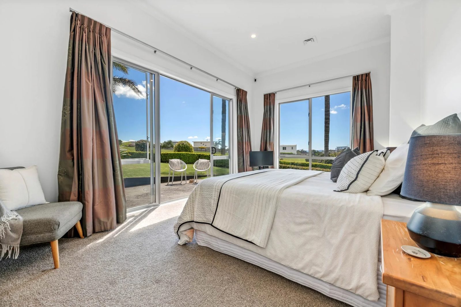 9 Intrepid Crescent, Beachlands, photo 4