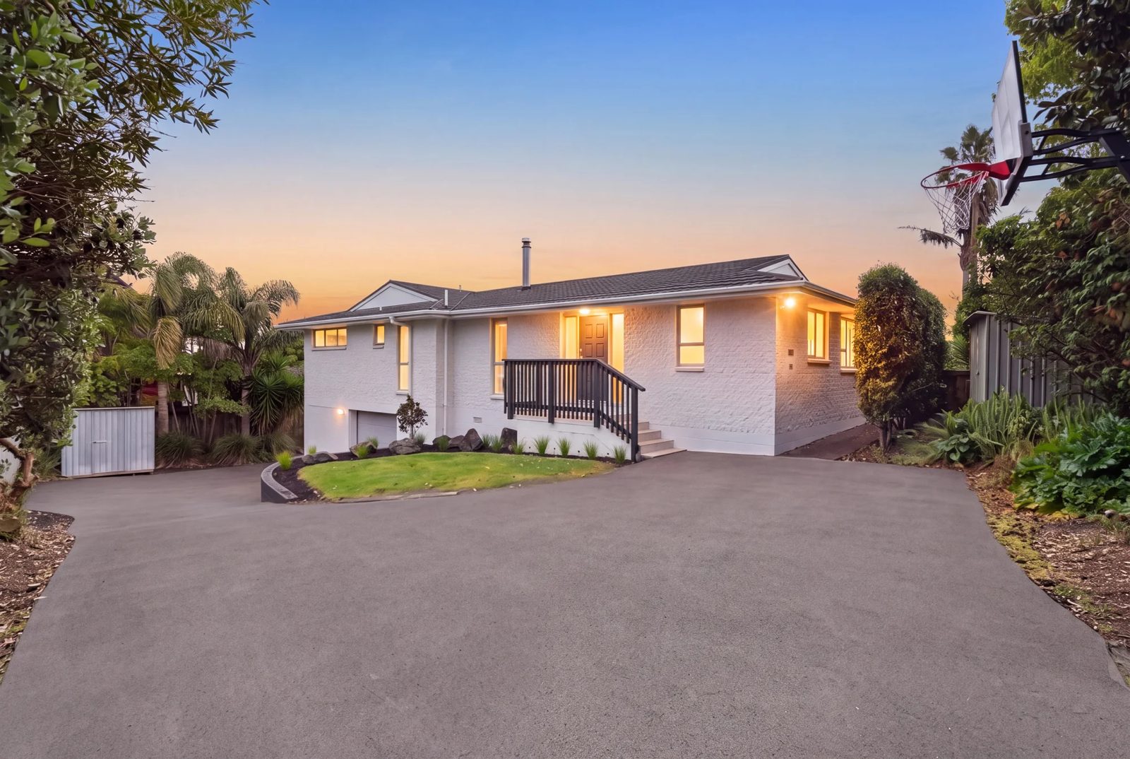 24 John Dee Crescent, Red Beach, photo 1