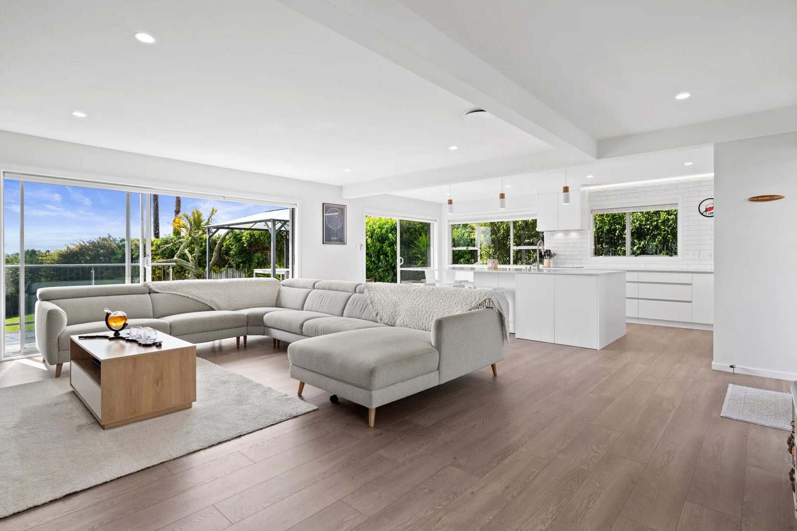 24 John Dee Crescent, Red Beach, photo 11