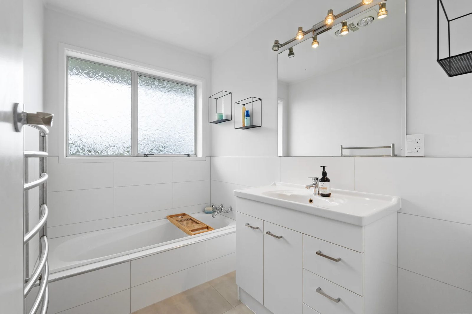 24 John Dee Crescent, Red Beach, photo 15