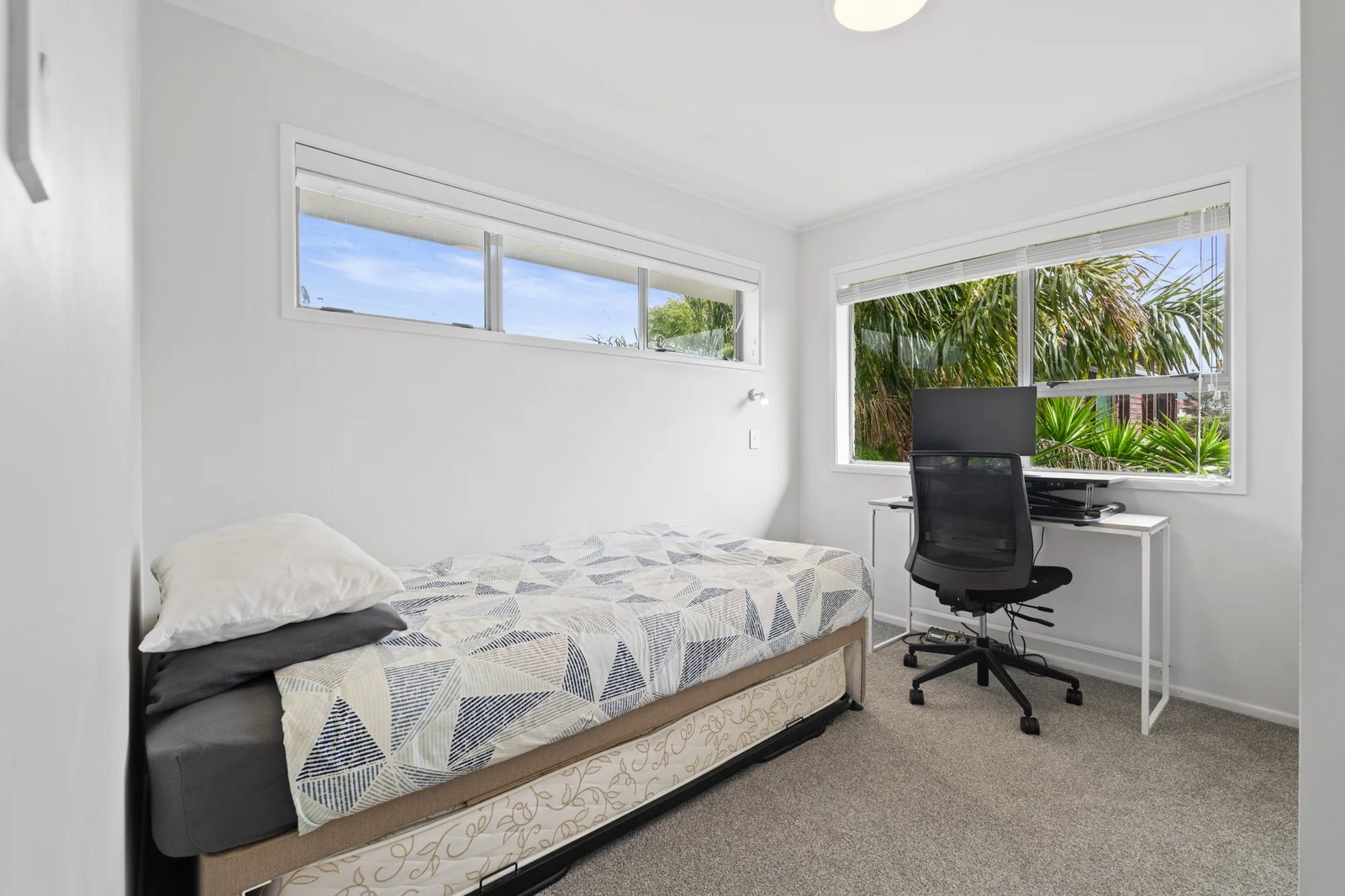 24 John Dee Crescent, Red Beach, photo 16