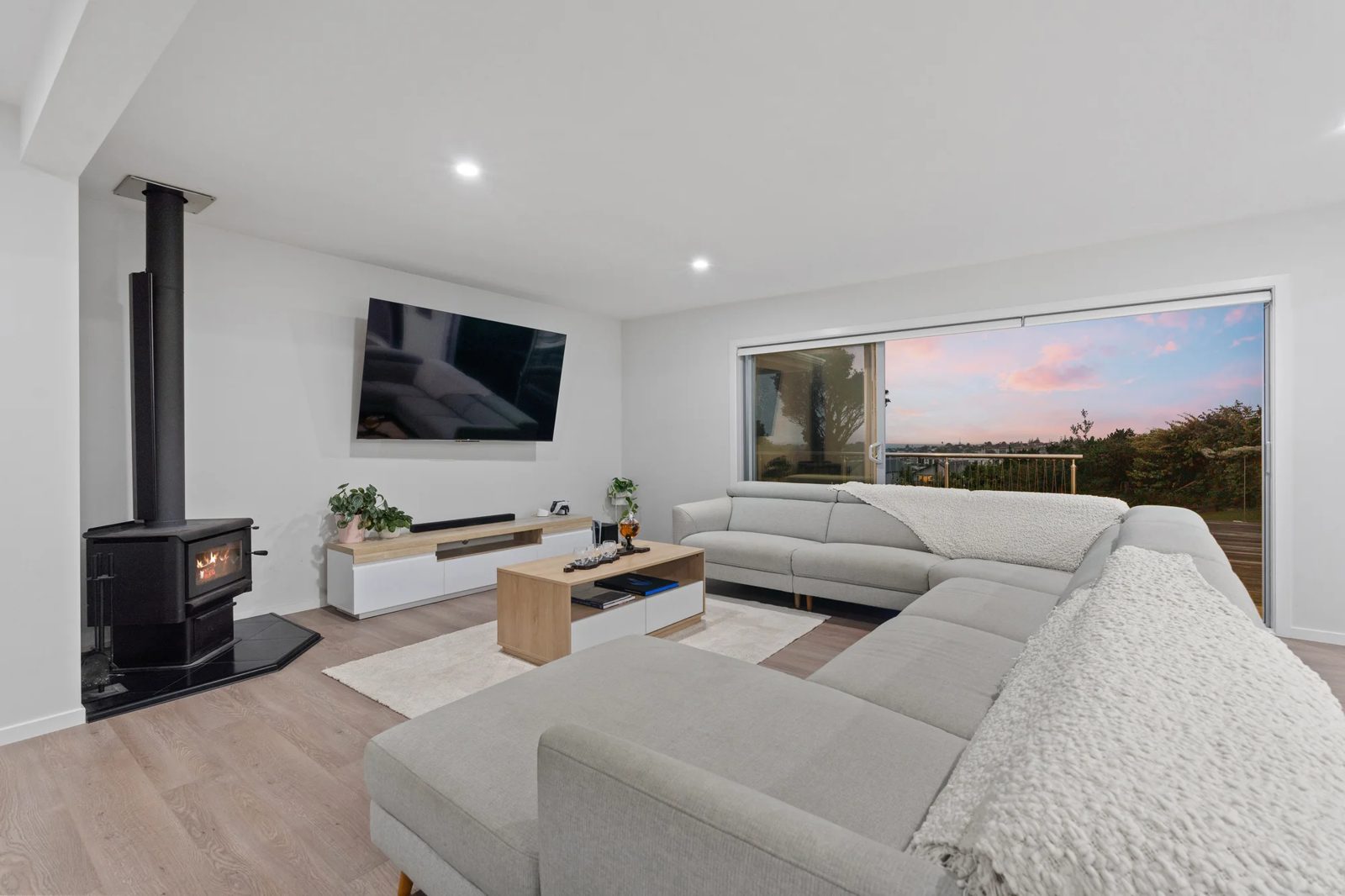 24 John Dee Crescent, Red Beach, photo 3
