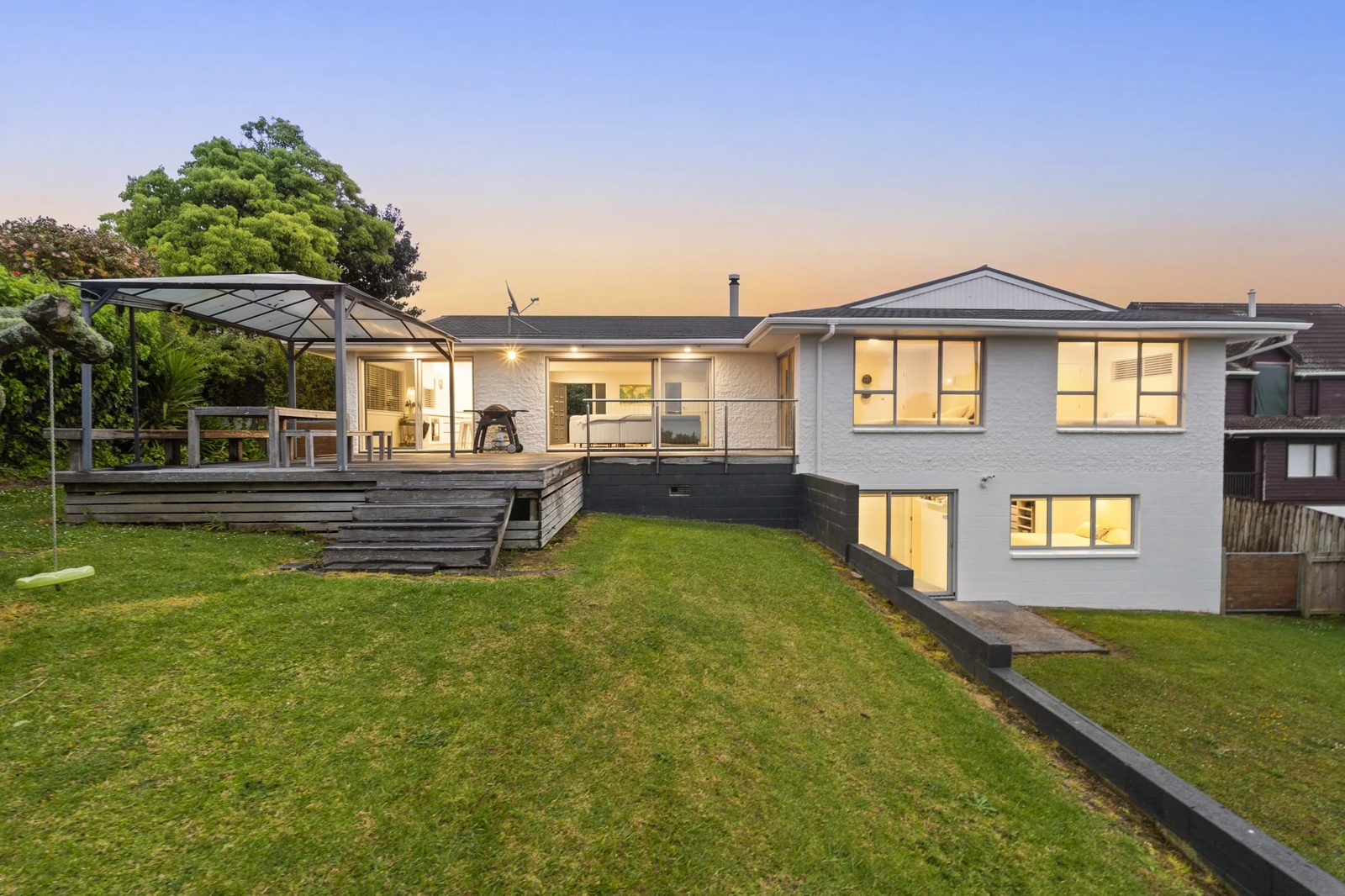 24 John Dee Crescent, Red Beach, photo 9