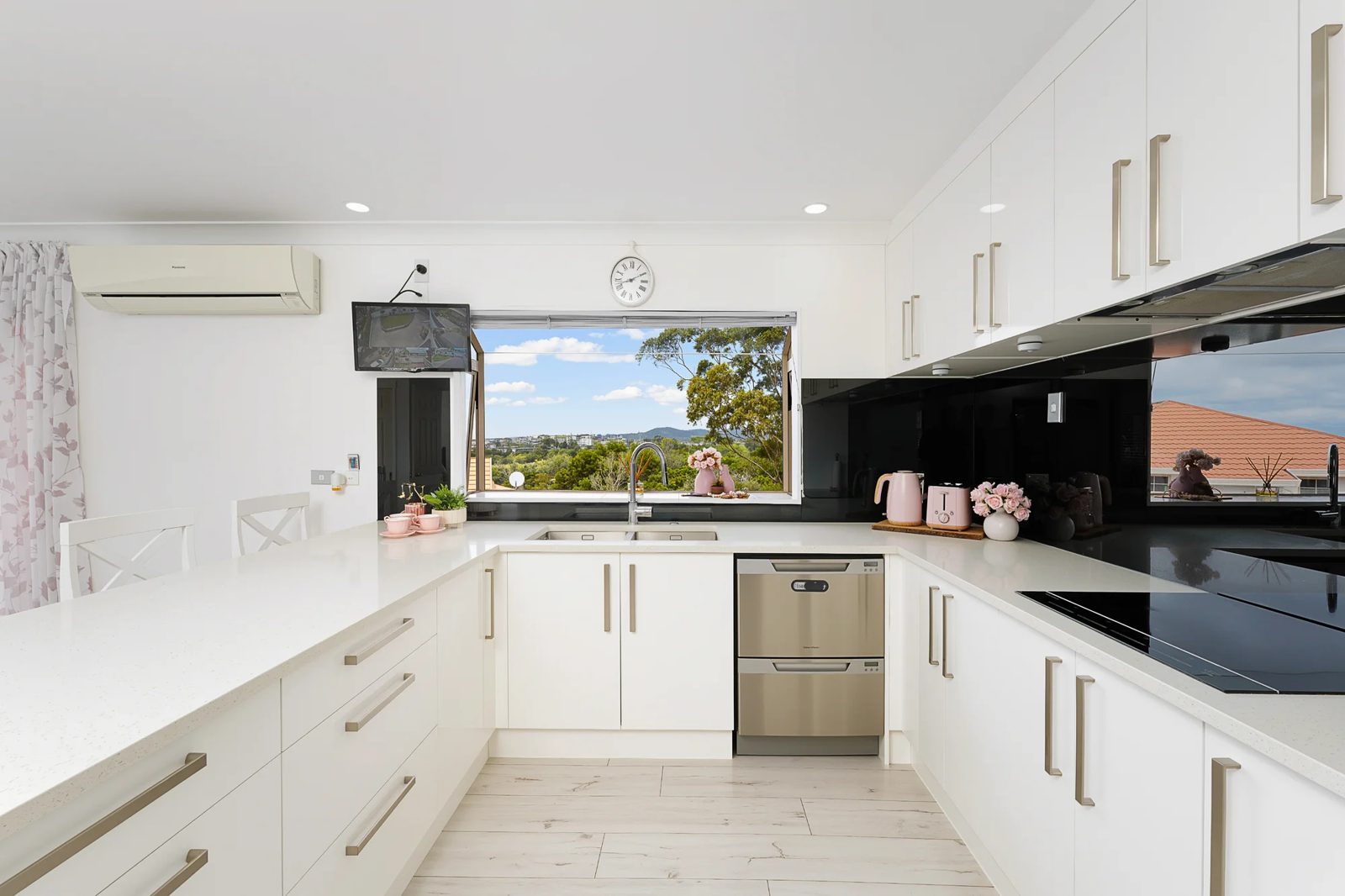 117 & 117A Awaroa Road, Sunnyvale, photo 18