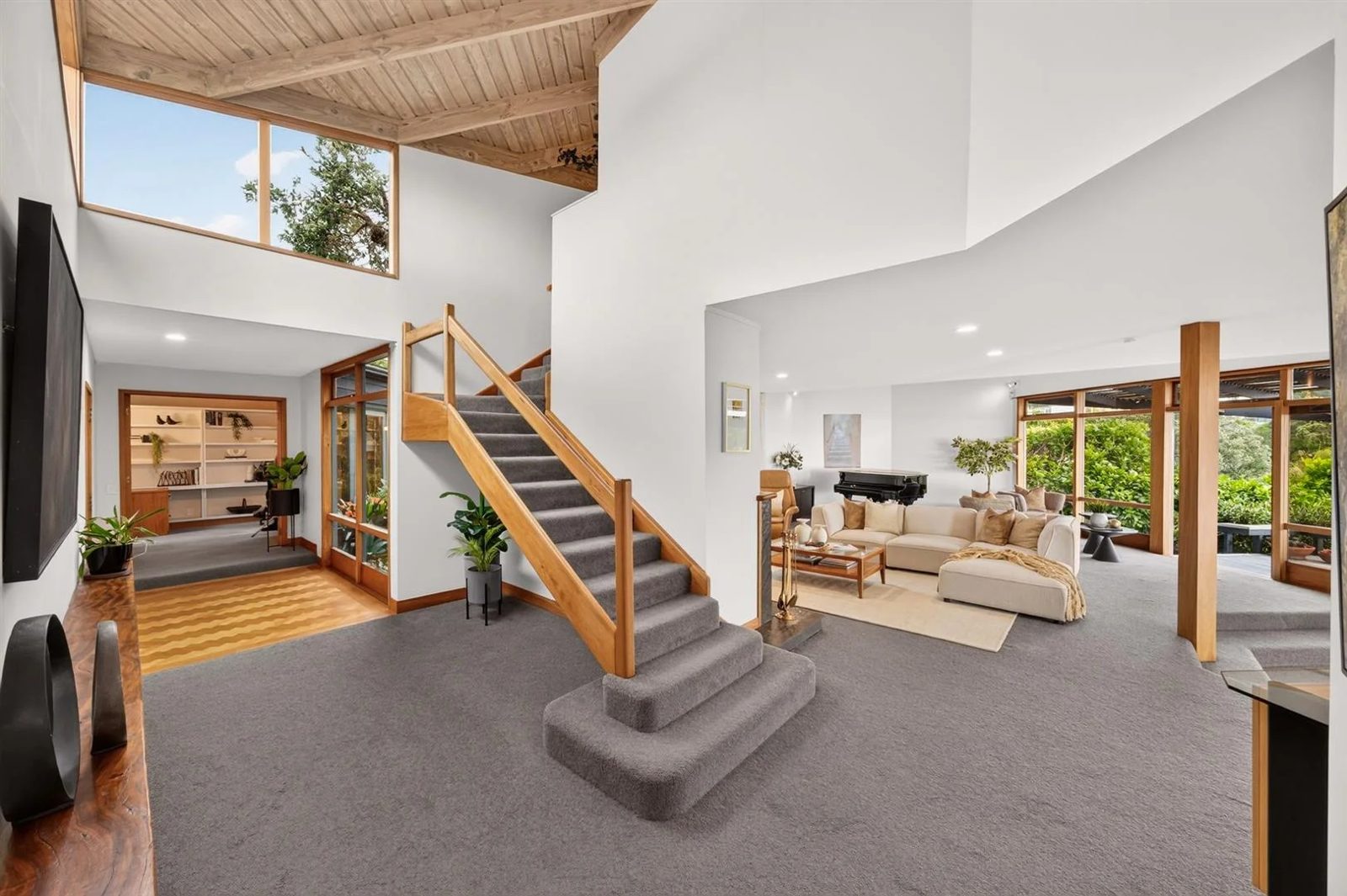 153 Beach Road, Castor Bay, photo 3