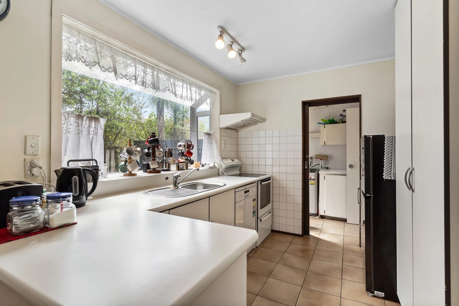 12 Karapiti Place, Glen Eden, photo 4