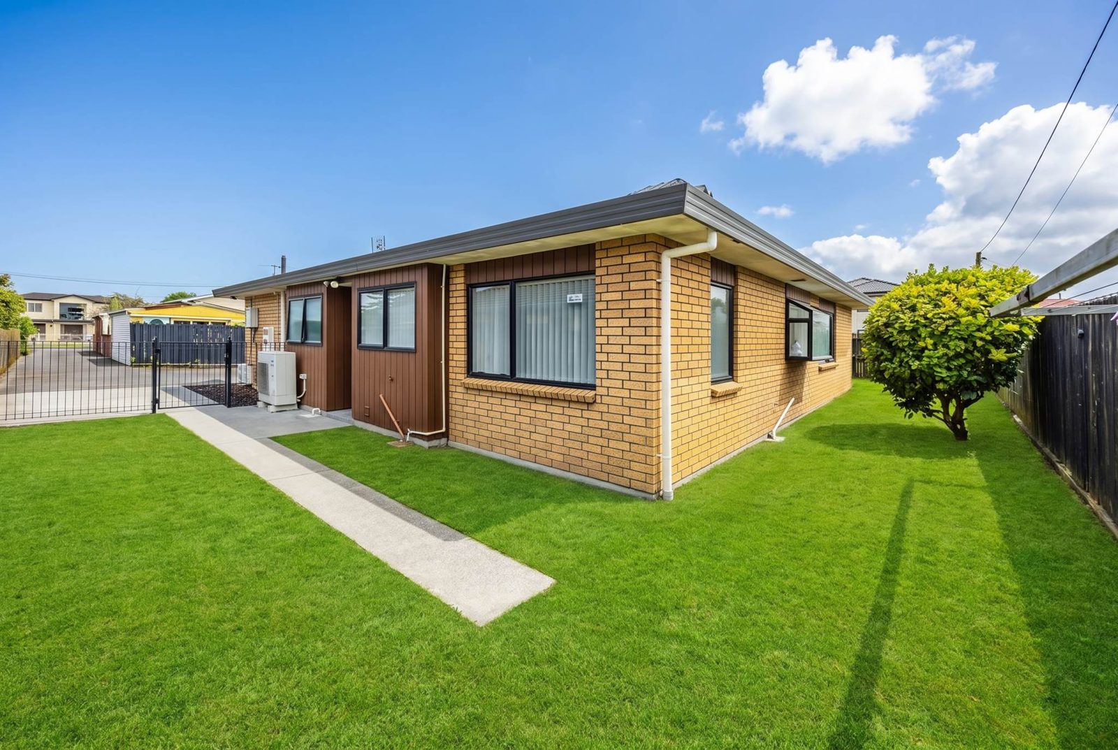 2/18 Maunu Road, Papatoetoe, photo 1