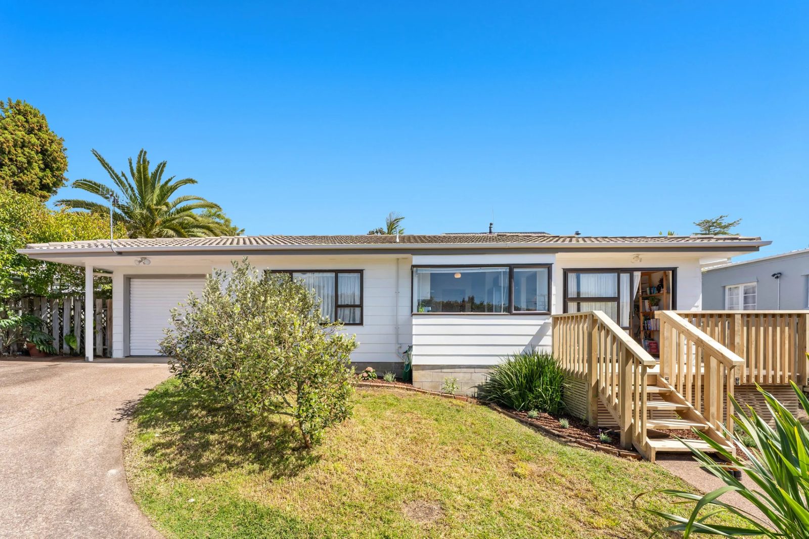 2/2 Riverview Road, New Lynn, photo 1