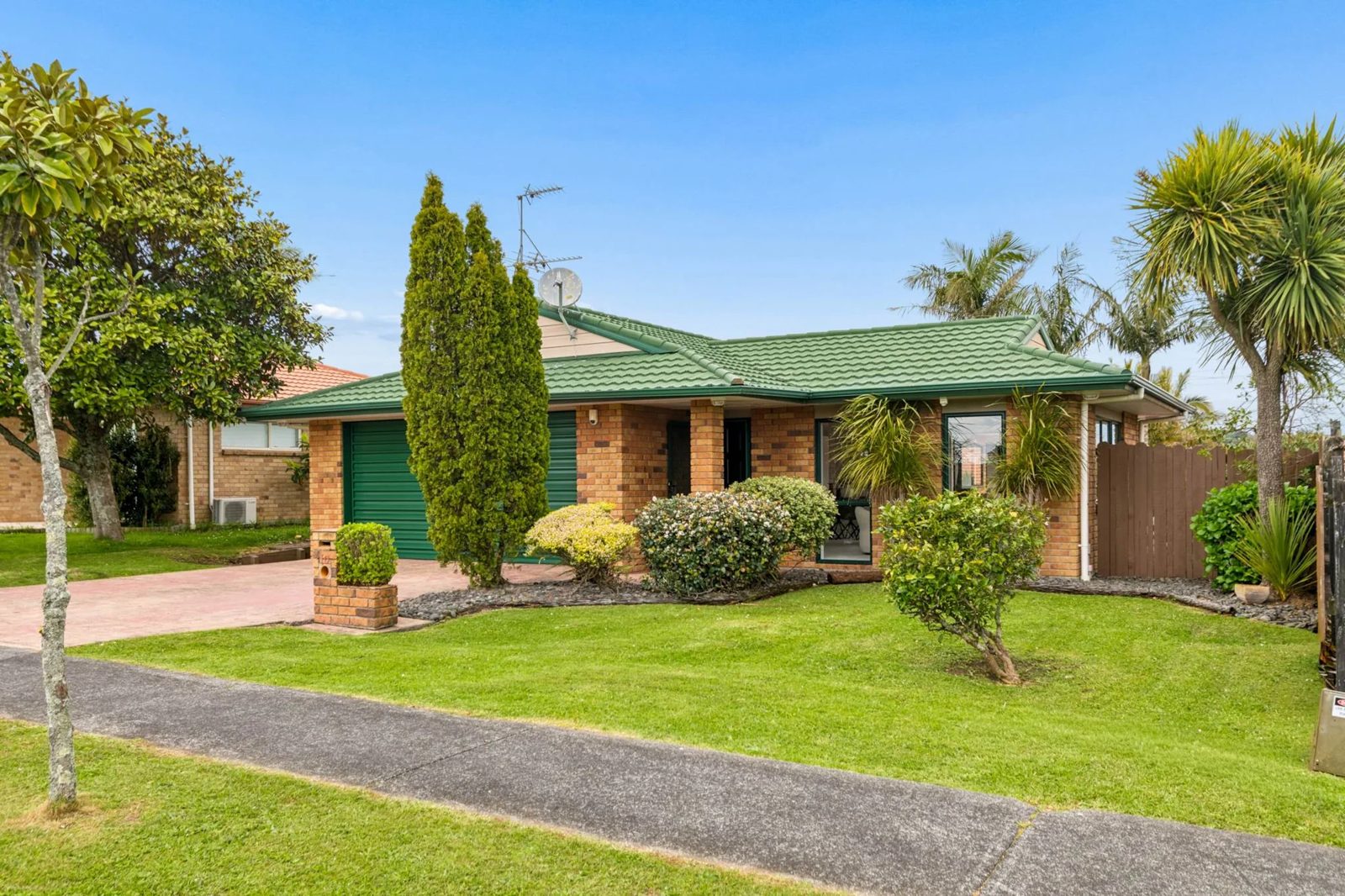 10 Medvale Avenue, Flat Bush, photo 1