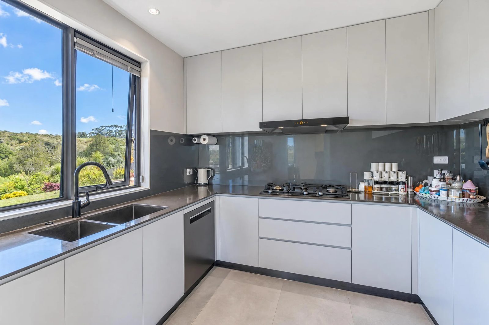 16 Ridgelea Road, Long Bay, photo 8