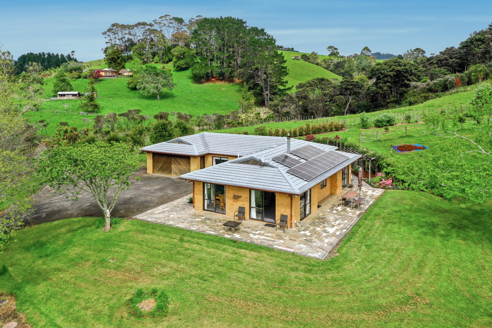11 Anzac Valley Road, Waitakere, photo 1