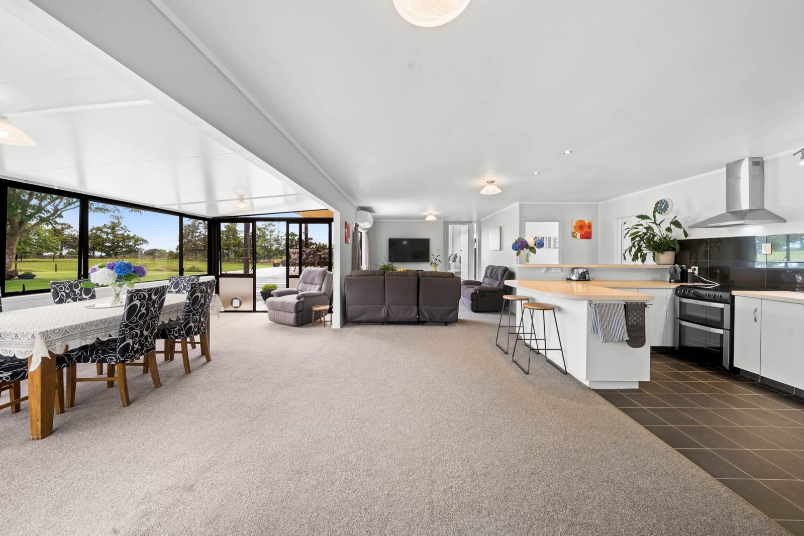 299A Clarks Beach Road, Clarks Beach, photo 3