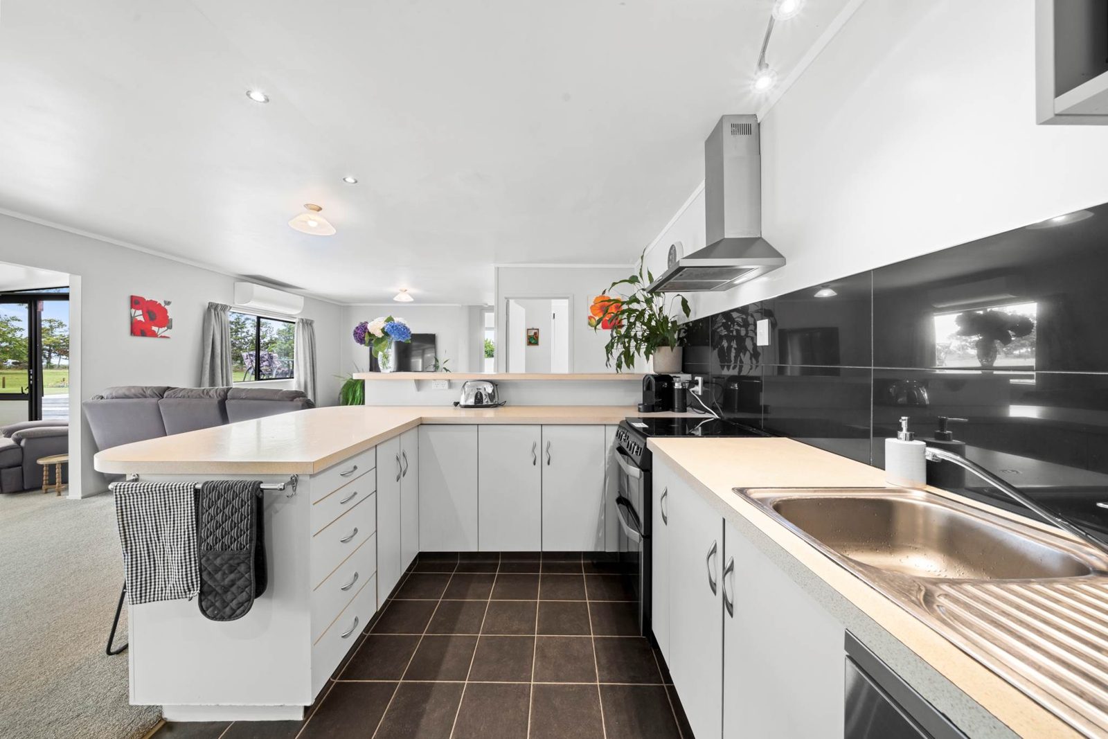 299A Clarks Beach Road, Clarks Beach, photo 8