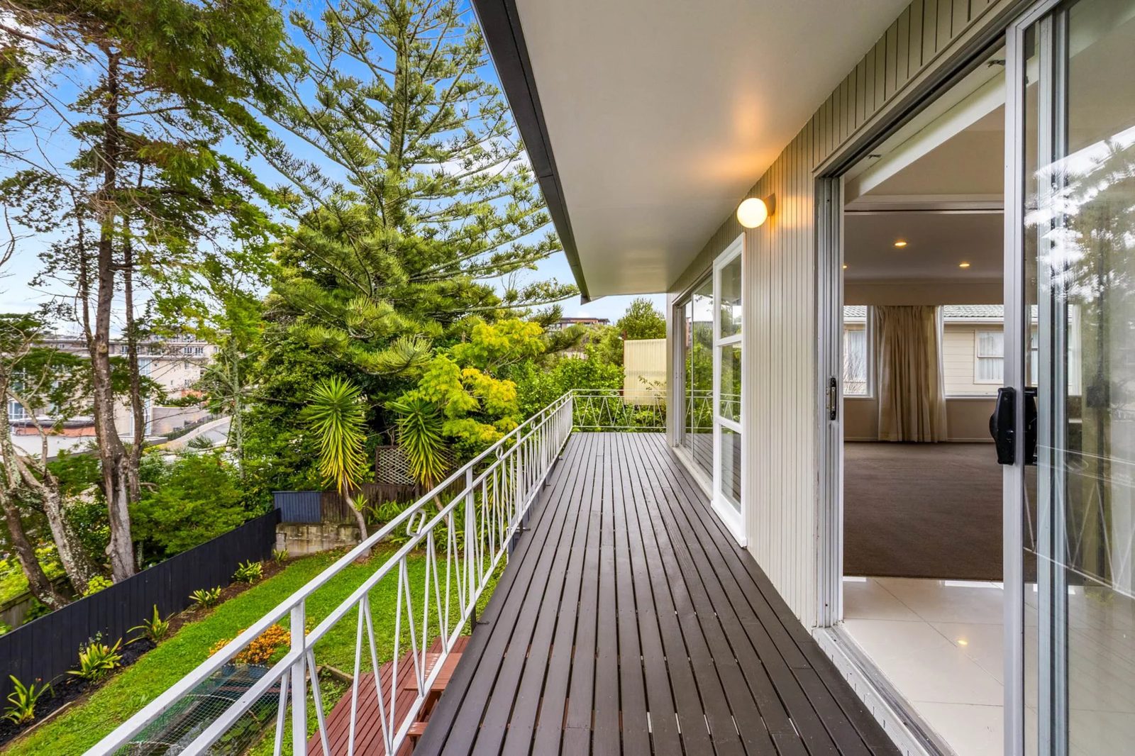 14 Tropicana Drive, Mount Roskill, photo 11