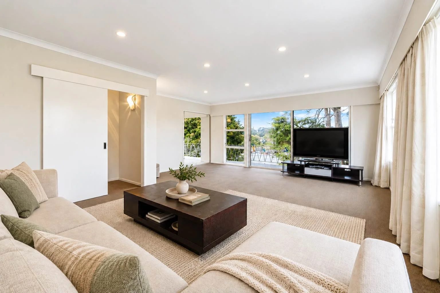 14 Tropicana Drive, Mount Roskill, photo 3