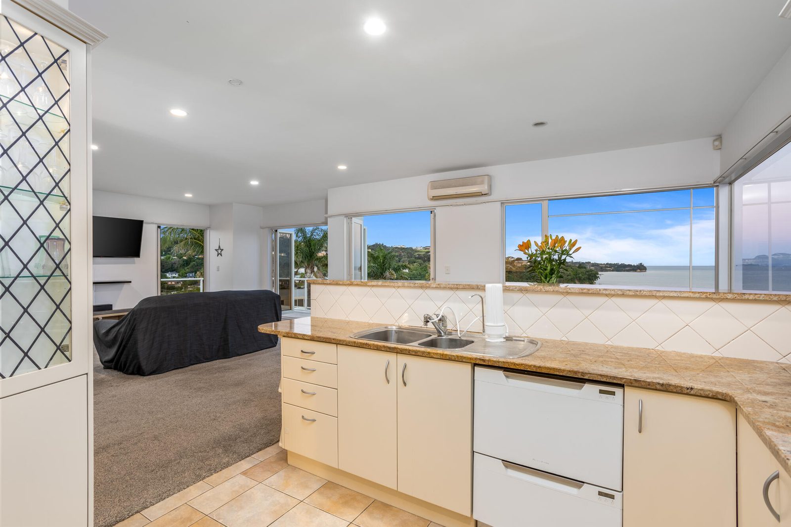 1019A Whangaparaoa Road, Manly, photo 4