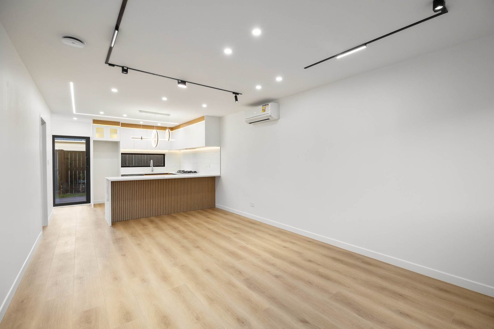 31B&31C Akoranga Drive, Northcote, photo 3