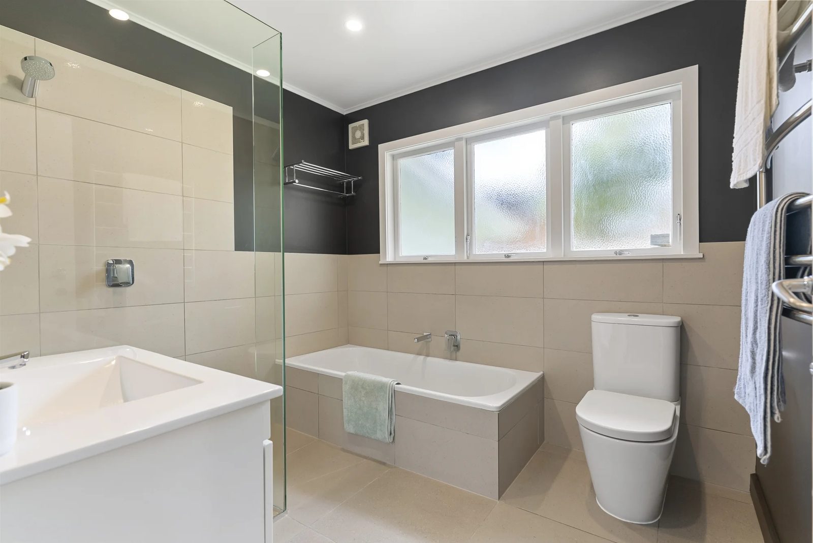 246 Glengarry Road, Glen Eden, photo 17
