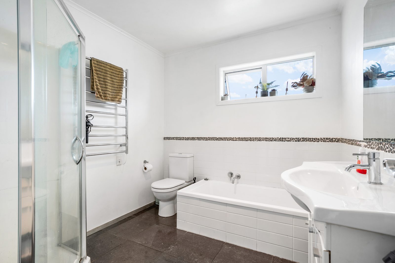 118 Taikata Road, Te Atatu Peninsula, photo 12