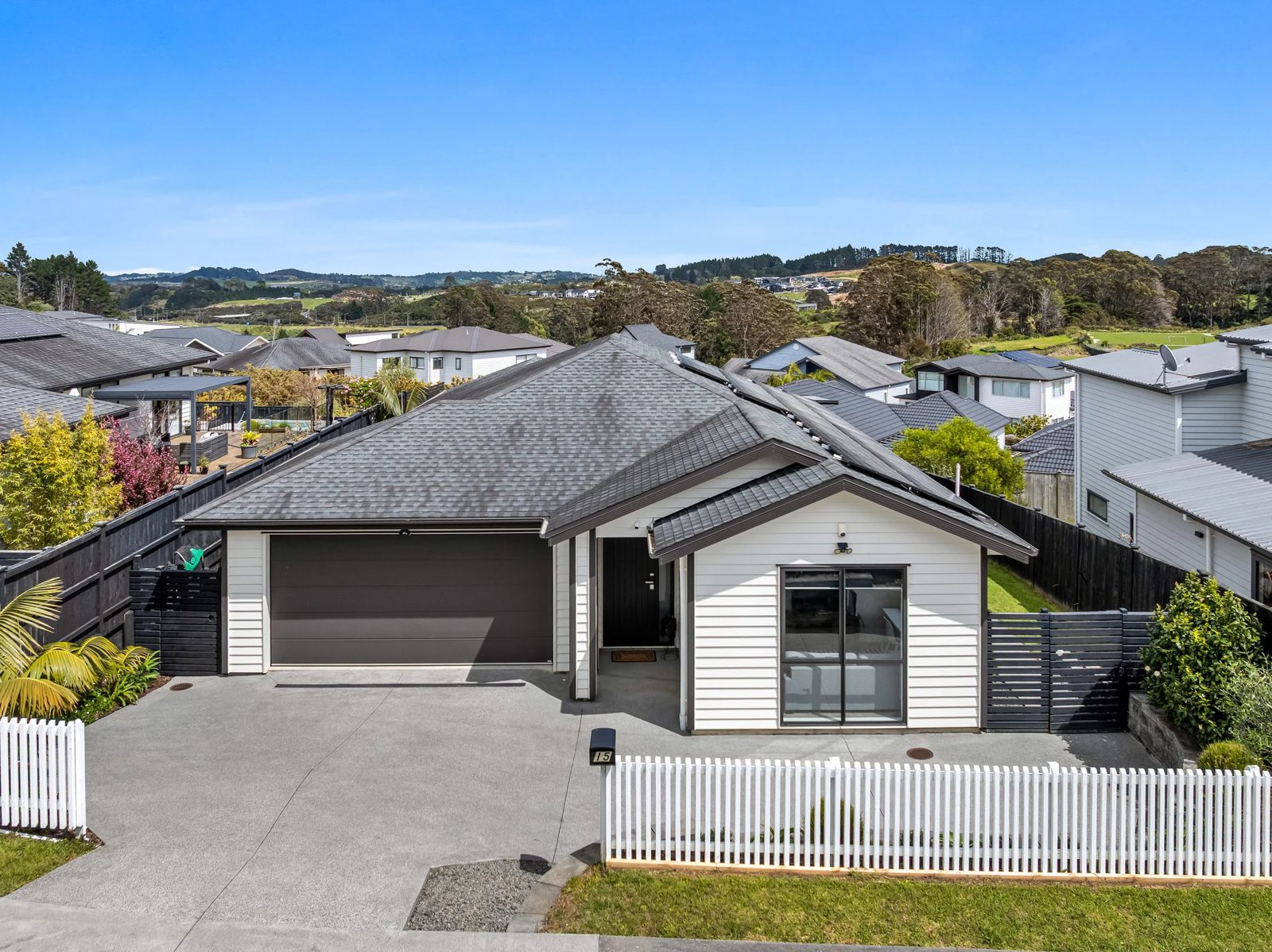 15 Tautoru Avenue, Orewa, photo 1