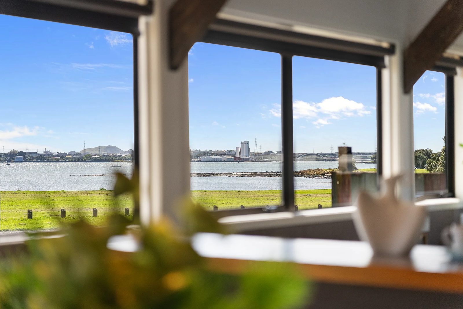 84 Kiwi Esplanade, Mangere Bridge, photo 4