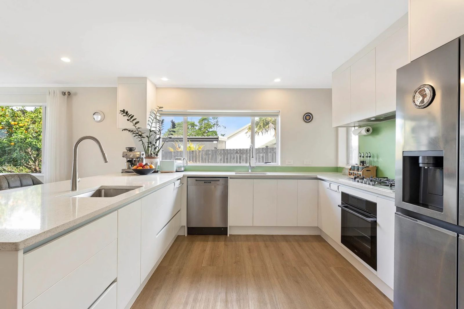 22 Windfall Grove, Greenhithe, photo 5