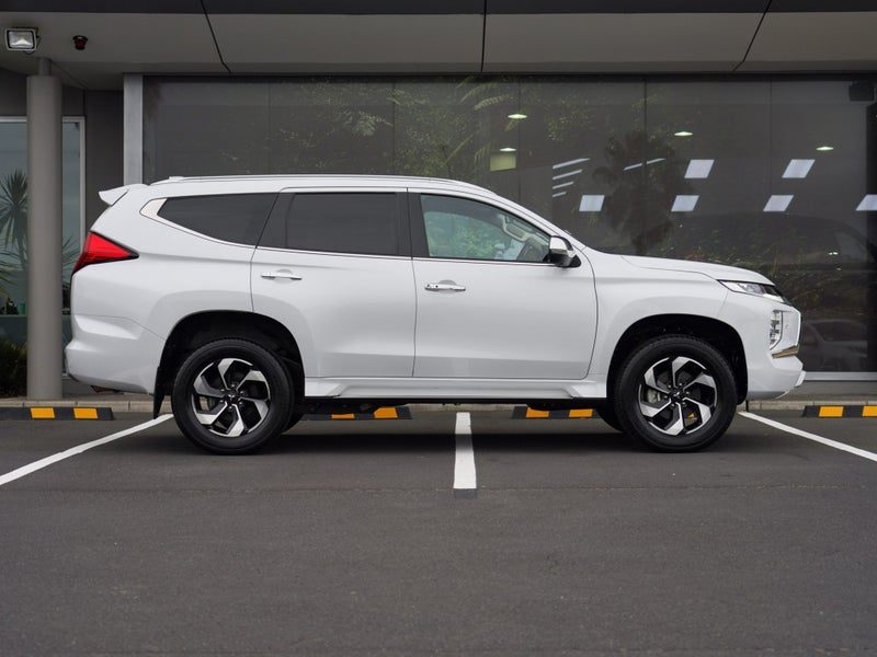 2024 Mitsubishi Pajero Sport VRX 7 Seater, photo 3