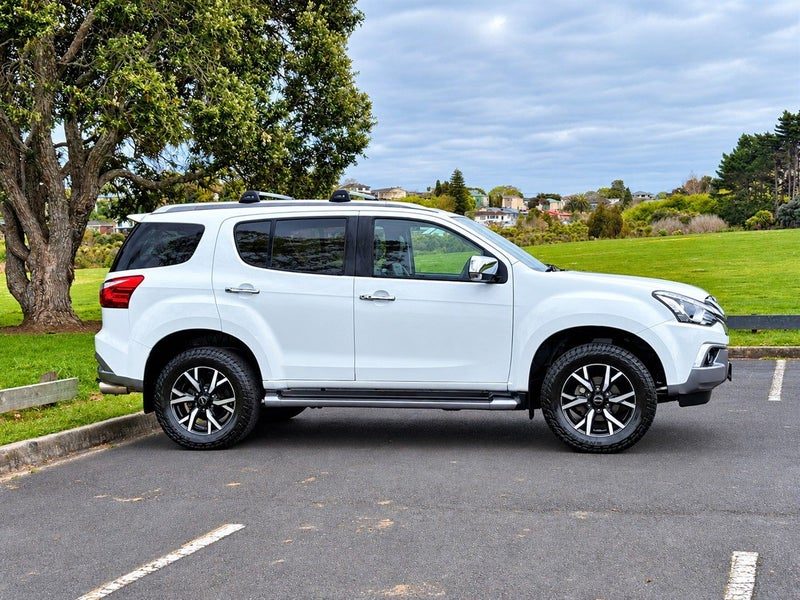 2021 Isuzu MU-X 4WD AUTO 3.0 DIESEL 7 SEATER, photo 3