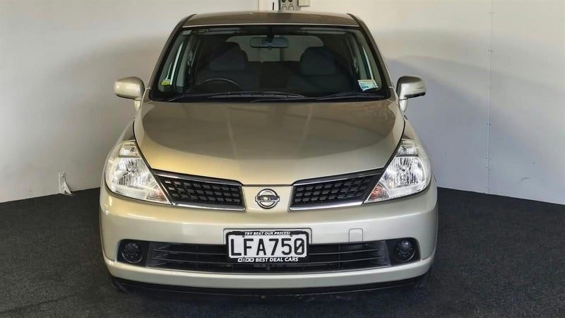 2004 Nissan Tiida, photo 2