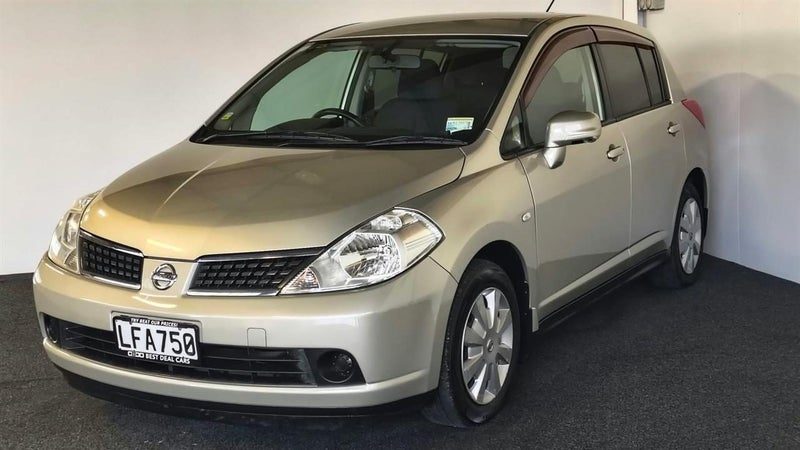 2004 Nissan Tiida, photo 3