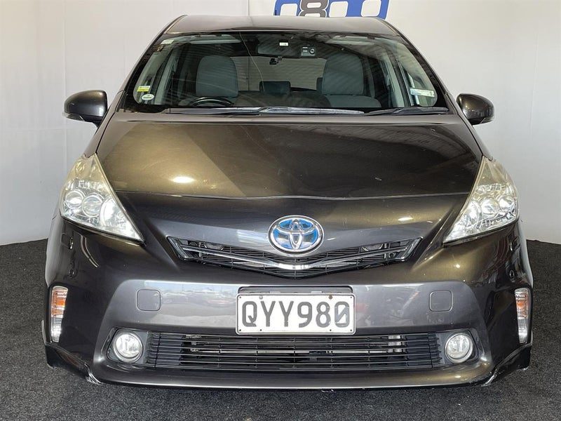 2014 Toyota Prius Alpha HYBRID G, photo 2