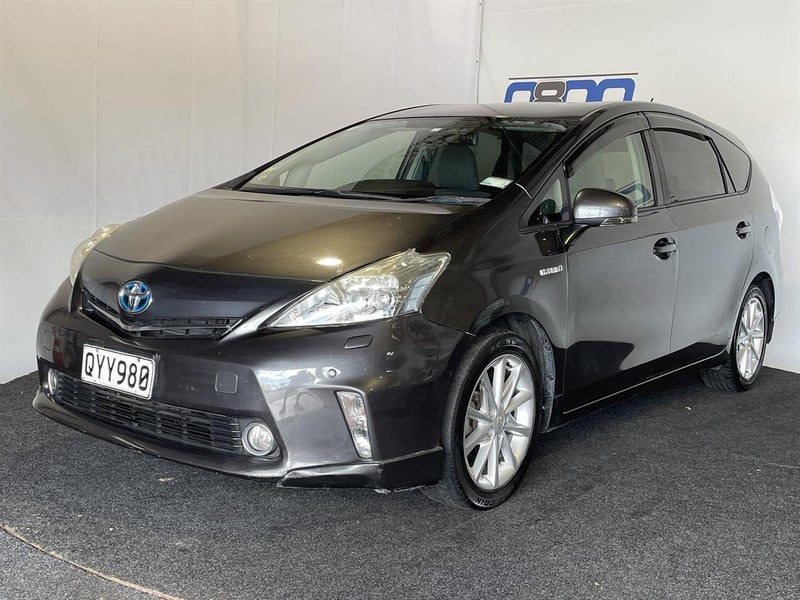 2014 Toyota Prius Alpha HYBRID G, photo 3