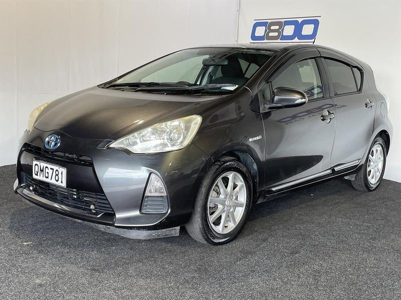 2012 Toyota Aqua HYBRID, photo 3