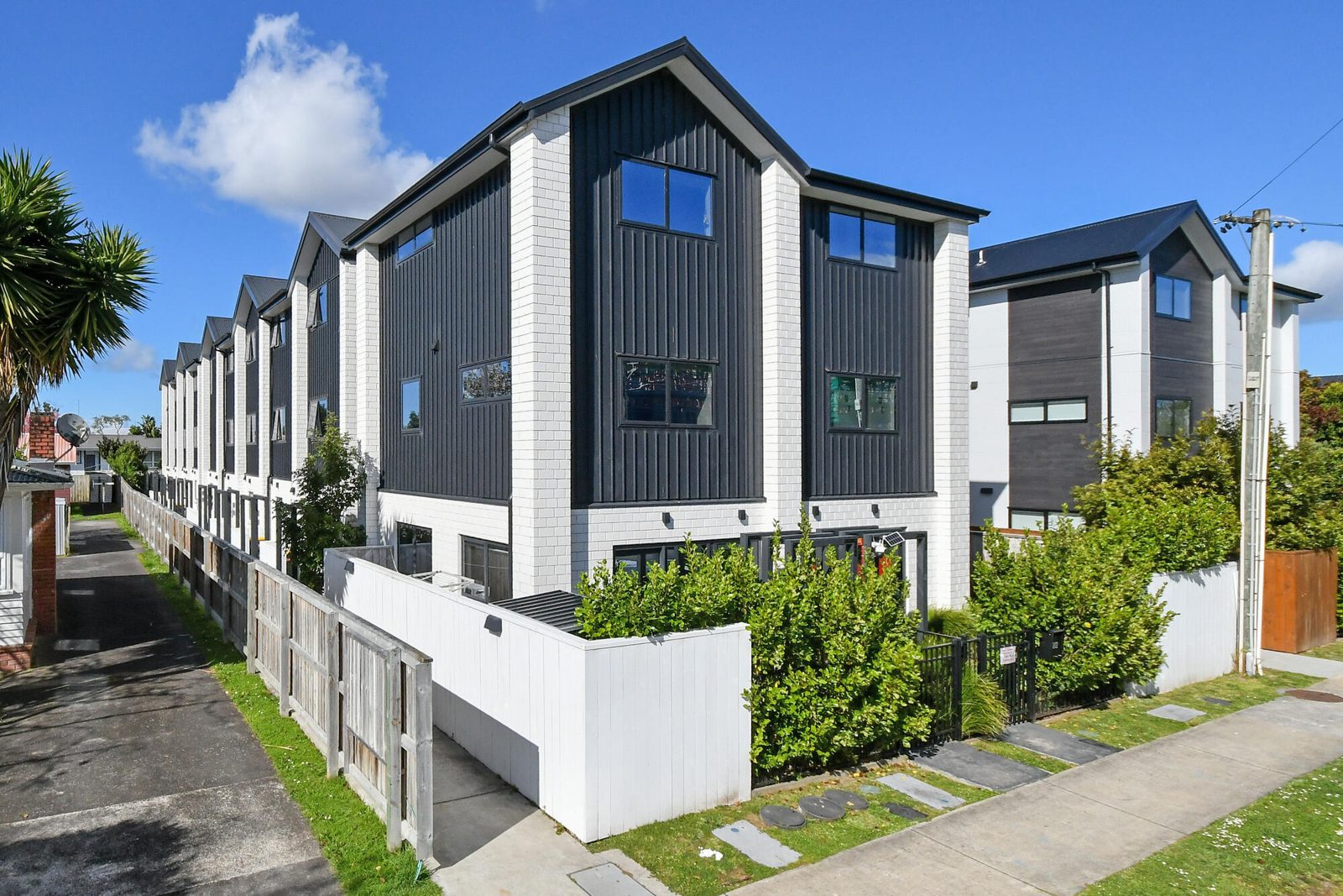 9/22 Yeovil Road, Te Atatu Peninsula, photo 1