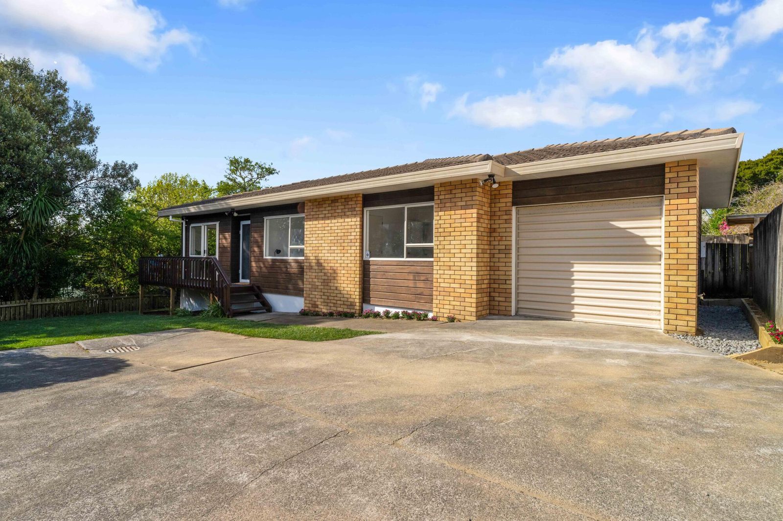 2/66 Coronation Road, Hillcrest, photo 1