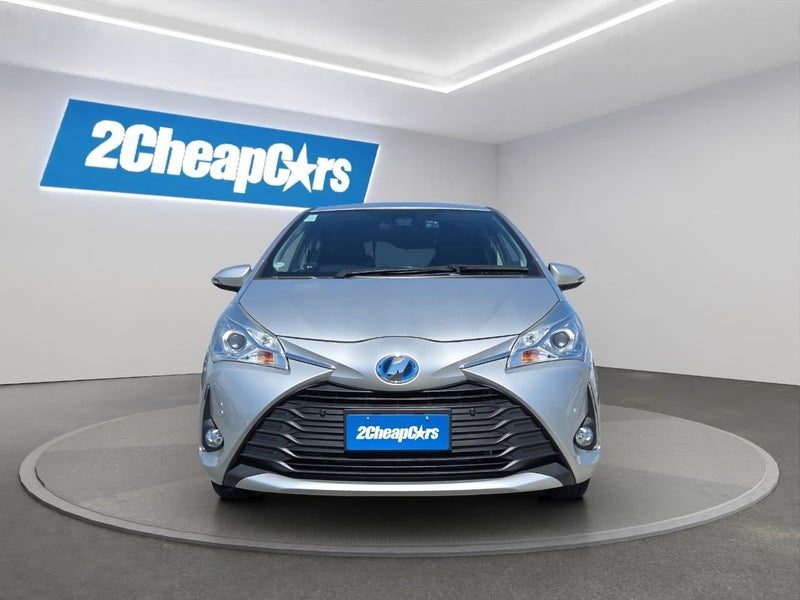 2017 Toyota Vitz HYBRID F, photo 2