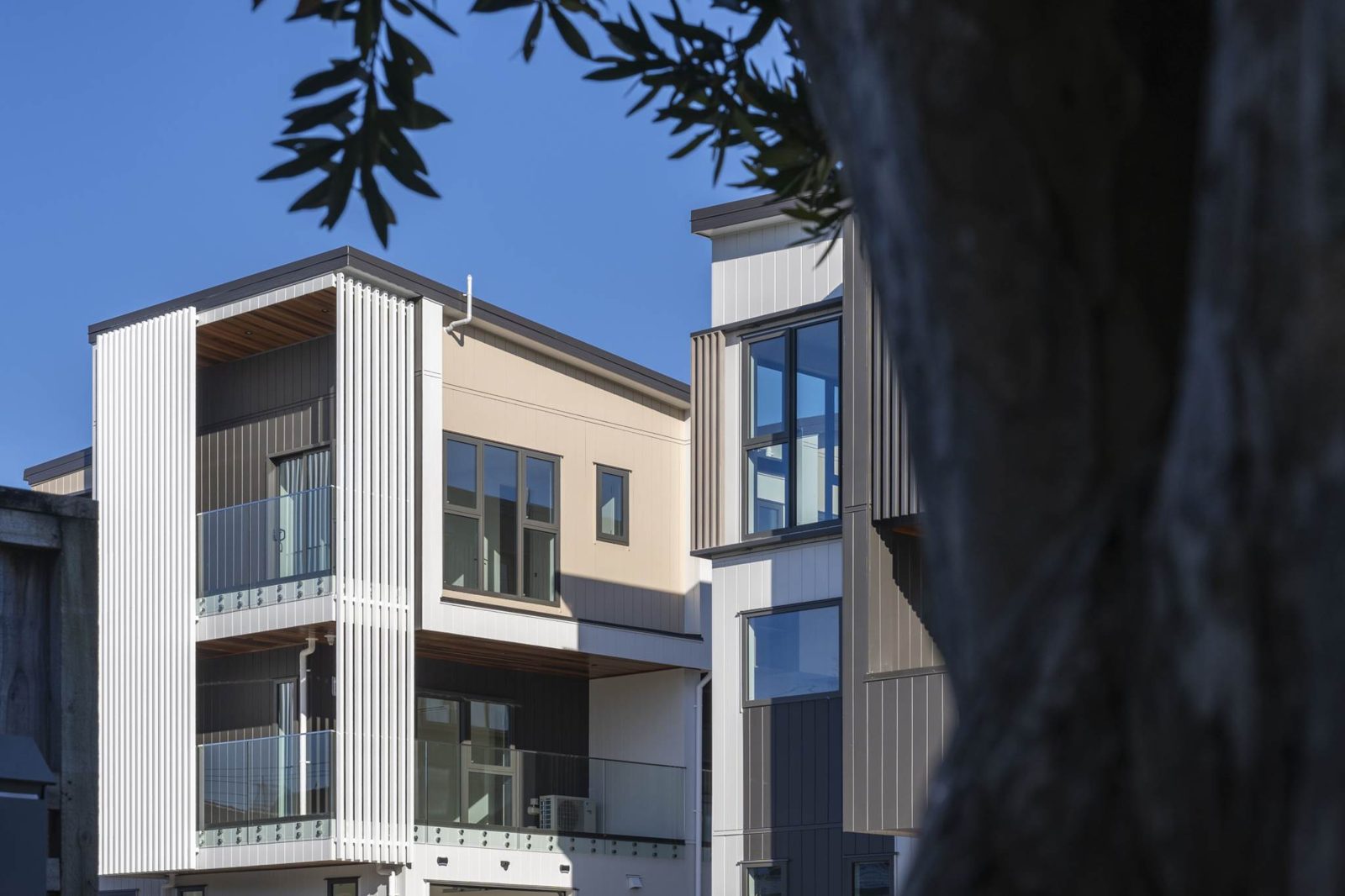 10-17/4 Springbank Lane, Te Atatu Peninsula, photo 1