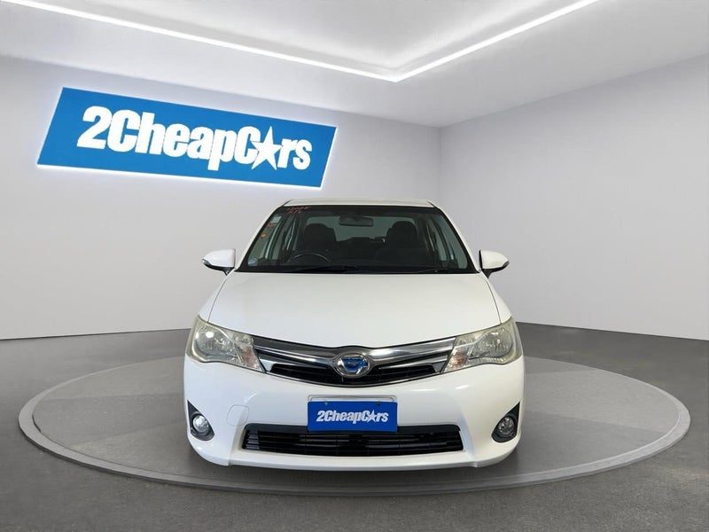 2013 Toyota Corolla Axio Hybrid, photo 2