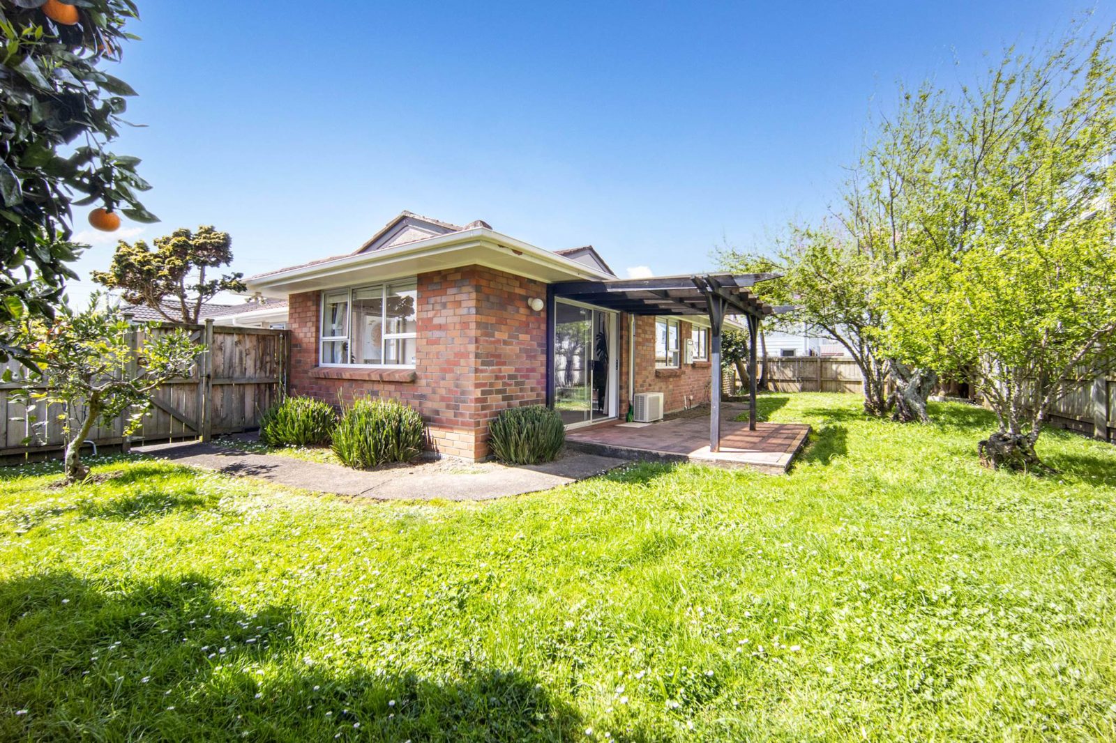 2/2 Tabitha Crescent, Henderson, photo 1