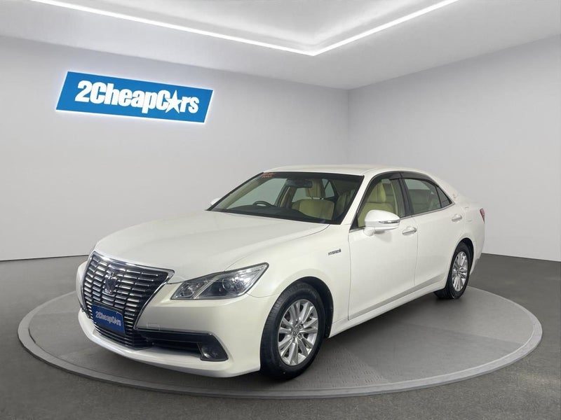 2013 Toyota Crown Hybrid Royal Saloon