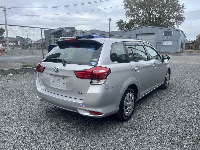 2018 Toyota Corolla Fielder Hybrid/ 8 Airbags, photo 3