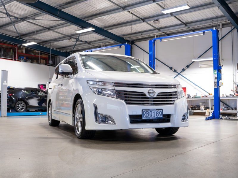 2013 Nissan Elgrand Highway Star, photo 3