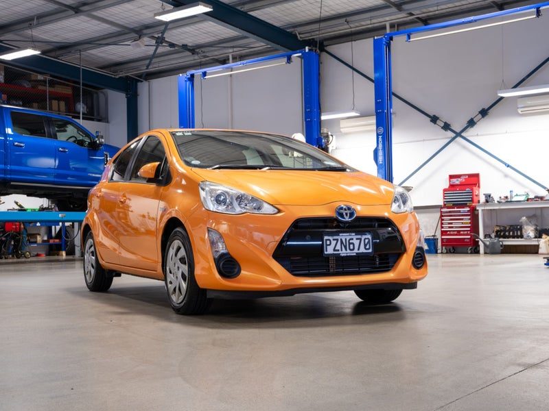 2015 Toyota Aqua G, photo 3