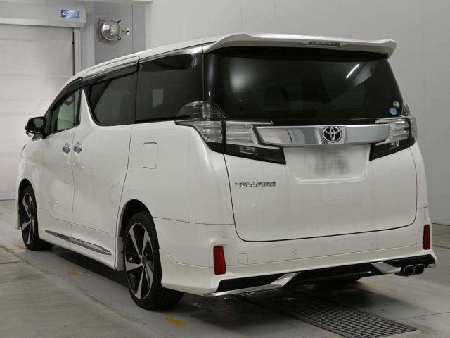 2015 Toyota Vellfire 2.5 Z Spec | 8 Seater, photo 2