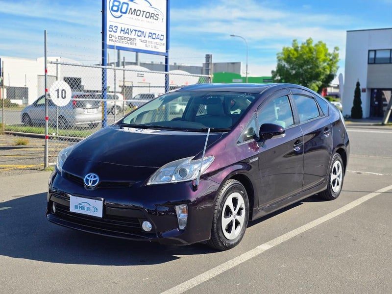 2013 Toyota Prius G Model VERY LOW KMS!!