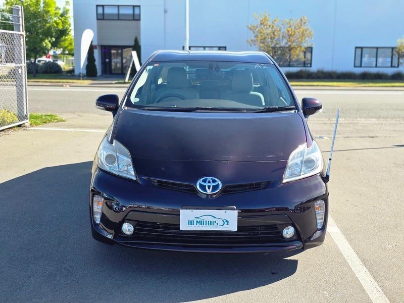 2013 Toyota Prius G Model VERY LOW KMS!!, photo 2