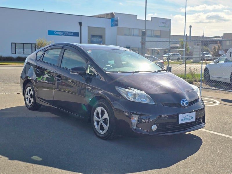 2013 Toyota Prius G Model VERY LOW KMS!!, photo 3