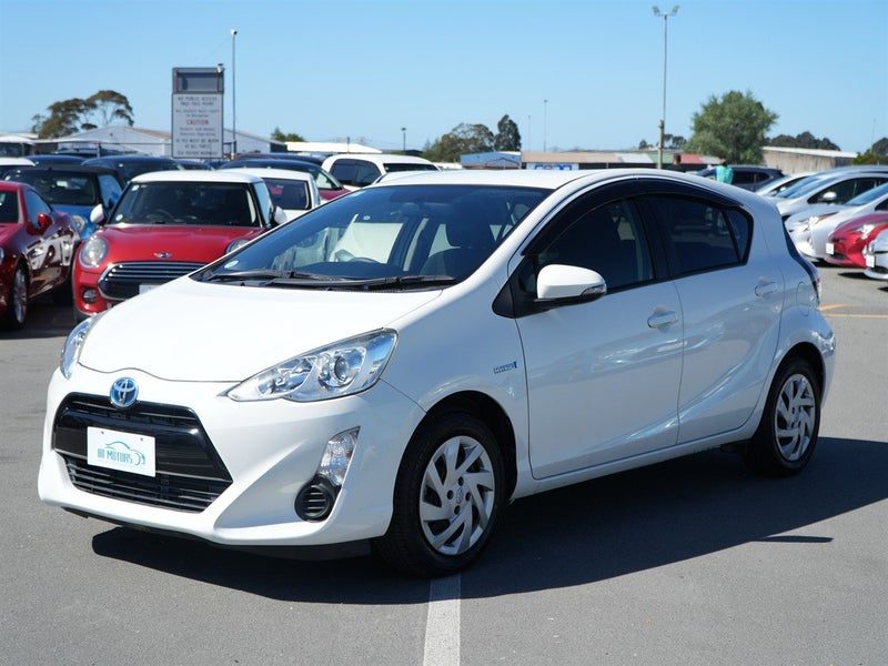 2015 Toyota Aqua S Model Push button start!!